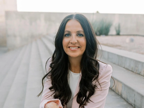 taylor rogers headshot photo